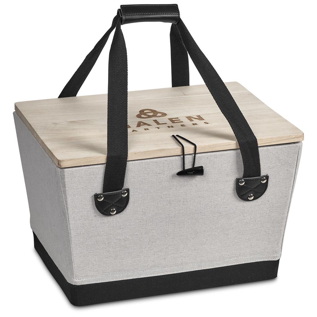 Serendipio Willow 4-Person Picnic Basket